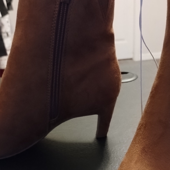 Universal Thread Brown Heeled Boots with Pointed Toe - Picture 5 of 10